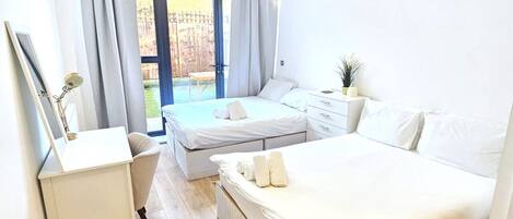 Silitysrauta/-lauta, Wi-Fi, vuodevaatteet