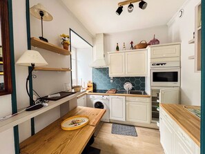 Kjøleskap, mikrobølgeovn, ovn og oppvaskmaskin