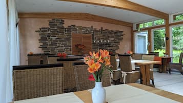 Daily full breakfast (EUR 14 per person)