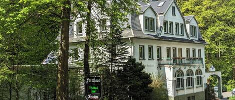 Fachada da propriedade