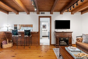 TV connectée, cheminée