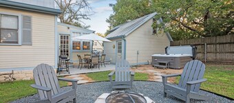 Walk to Main!  Hot Tub, Fire Pit, Texas Charm