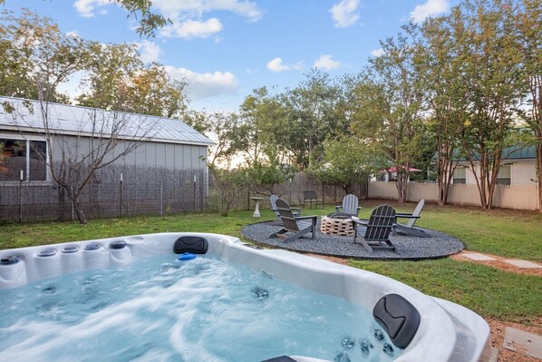 Tina de hidromasaje al aire libre