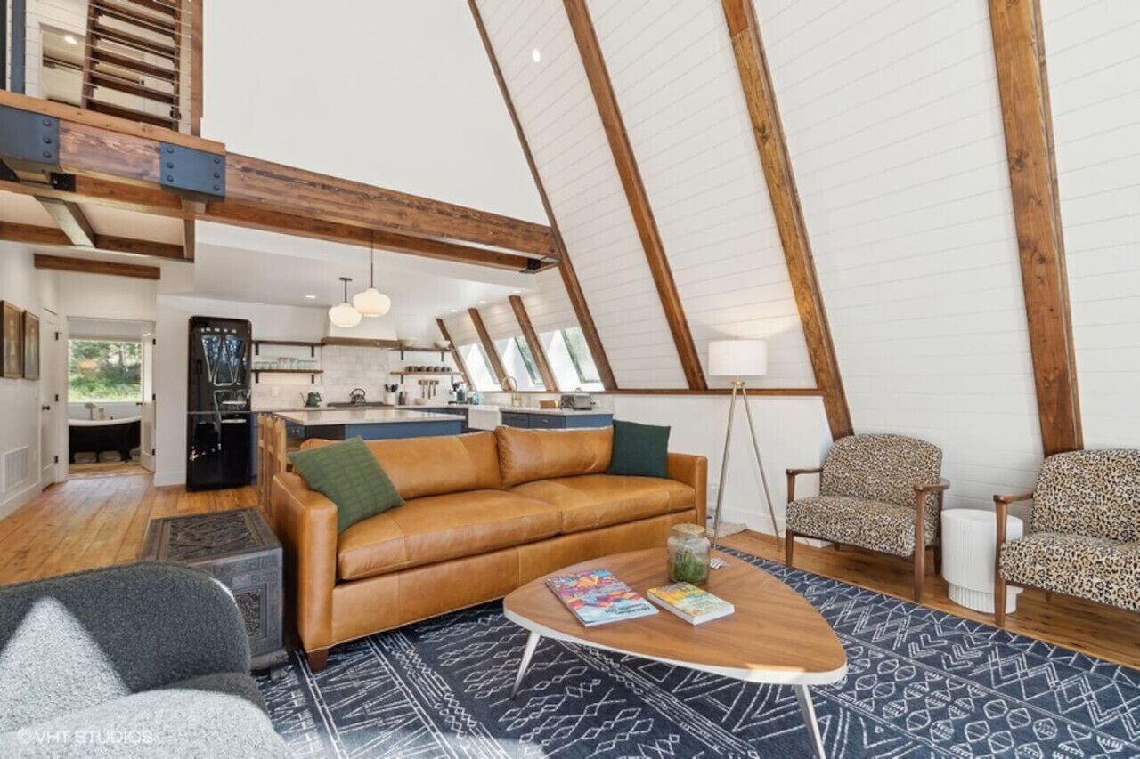 TV, fireplace, table tennis, books