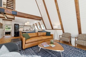 Televisio, takka, pöytätennispöytä