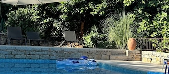 Exklusive Landhausvilla, gr. Pool, gr. Garten, Ruhig, 5 Gehmin. zum Dorf