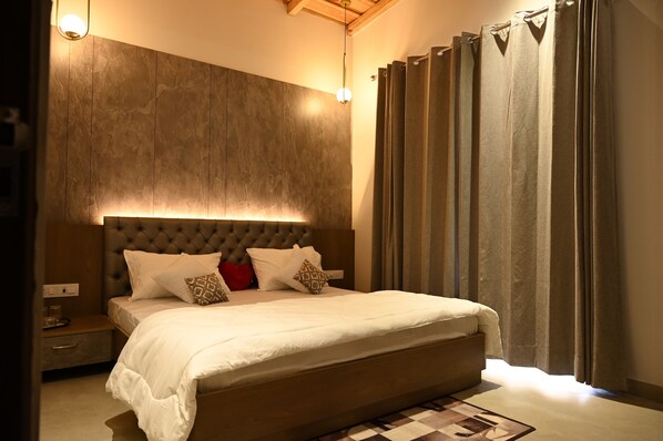 3 chambres, fer et planche à repasser, Wi-Fi, draps fournis