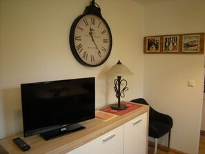 Interior - Bungalow47 basement. 4 beds, barbecue area, near the lake! (Dipperz)