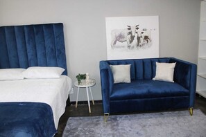 1 dormitorio, tabla de planchar con plancha, wifi y ropa de cama