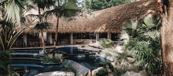 Esh Hotel & Spa
