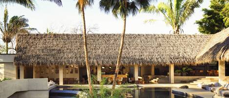 3 outdoor pools, pool umbrellas, sun loungers