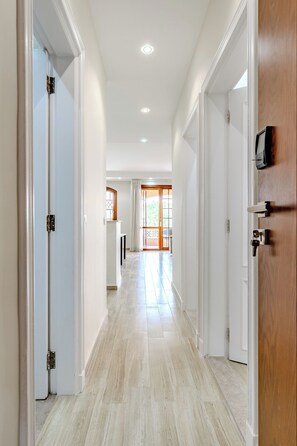 Familjelägenhet - balkong - utsikt mot golfbanan | Gratis wi-fi