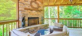 Charming 3-bedroom cottage Cashiers fiber WiFi w/1,200 sq ft outdoor space