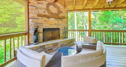 Charming 3-bedroom cottage Cashiers fiber WiFi w/1,200 sq ft outdoor space