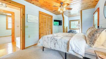 3 bedrooms, iron/ironing board, free WiFi, bed sheets