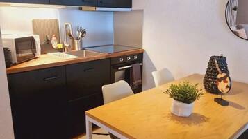 Comfort Apartment, Balcony | Private kitchen | Electric kettle