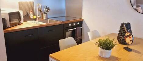 Apartemen Comfort, balkon | Dapur pribadi | Ketel listrik