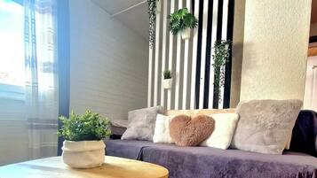 Comfort Apartment, Balcony | Living area