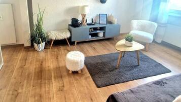 Comfort Apartment, Balcony | Living area