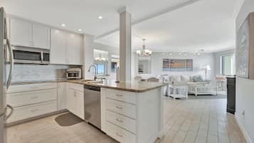 Fridge, microwave, stovetop, dishwasher