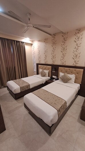 デラックス ダブルまたはツインルーム | デスク、アイロン / アイロン台、WiFi (無料)