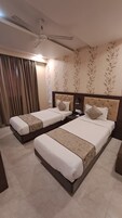 Quarto casal ou duplo luxo | Escrivaninha, ferros/tábuas de passar roupa, Wi-Fi de cortesia