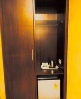 Quarto casal ou duplo superior | Escrivaninha, ferros/tábuas de passar roupa, Wi-Fi de cortesia