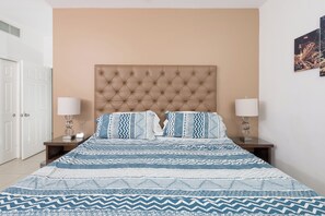 2 slaapkamers, een strijkplank/strijkijzer, reisbedje, wifi