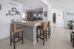 Fridge, microwave, oven, stovetop - Casa Alexiu N104! An exquisite top floor ocean view residence in Puerto Peñasco! (Las Conchas)