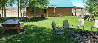 The Lazy Ass Ranch. The Field and Stream Room. Very pet-friendly. Tempur-Pedic.