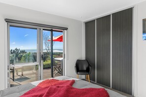 3 bedrooms, iron/ironing board, WiFi