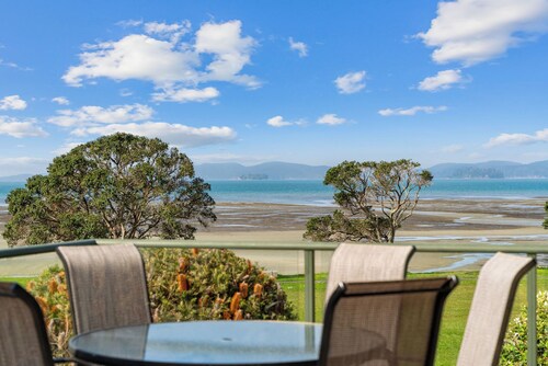 Waterfront Charm - Snells Beach Holiday Home