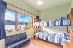 3 bedrooms, iron/ironing board, WiFi