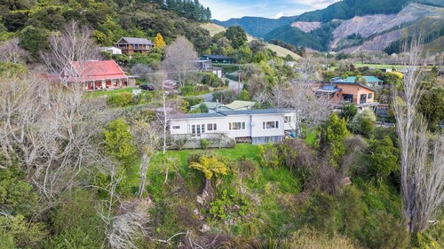 Pukeko Cottage - Marlborough Sounds Retreat