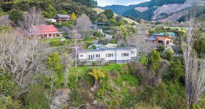 Pukeko Cottage - Marlborough Sounds Retreat