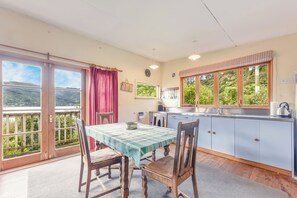 Dining - Pukeko Cottage - Marlborough Sounds Retreat (Linkwater)