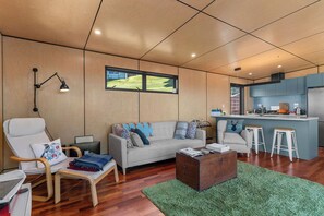 TV, fireplace - Whero Pods - Mangawhai Heads Holiday Home (Mangawhai)