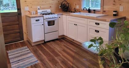 Keepsake by the Lake - Newly renovated 1 bedroom cozy cottage