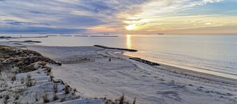 Lil' Ms. Clementine 2-bedroom home in Historic District with Golfcart option