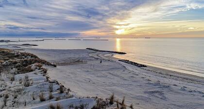 Lil' Ms. Clementine 2-bedroom home in Historic District with Golfcart option