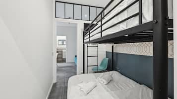 2 bedrooms, desk, iron/ironing board, free WiFi