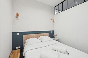 2 bedrooms, desk, iron/ironing board, free WiFi - Lavie Maison: Marais & Historic & Central (Paris)