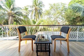 ห้องดีลักซ์ | โต๊ะทำงาน, ผ้าม่านกันแสง, เตารีด/โต๊ะรีดผ้า, เตียงเสริม/เปล