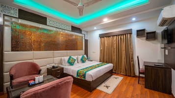 Deluxe Room | Individually furnished, desk, blackout drapes, iron/ironing board