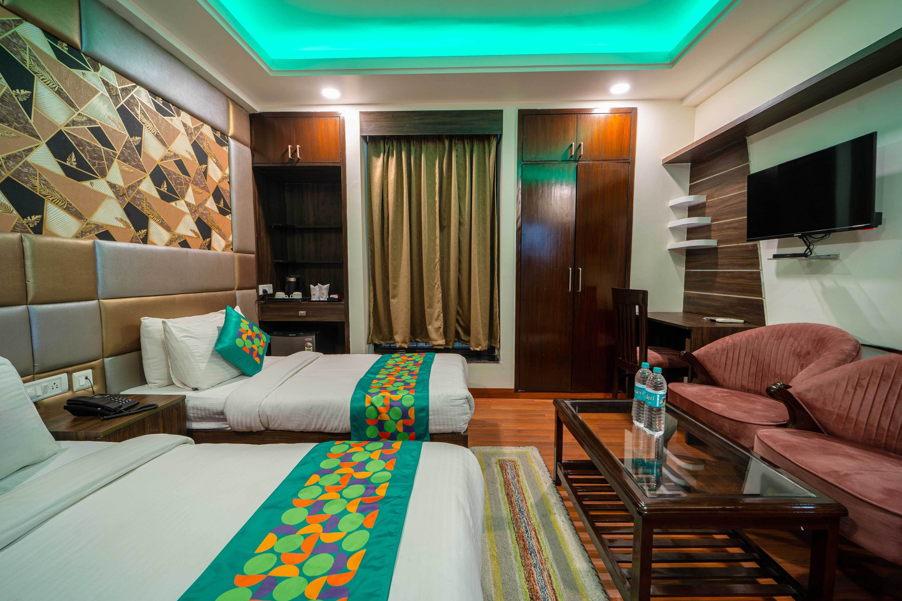 Standardrum | Unika möbler, skrivbord, mörkläggningsgardiner och strykjärn/strykbräda