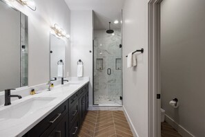 Hair dryer - Dolly & Denim - 4BD/4.5BTH - Spacious Rooftop! (Nashville)