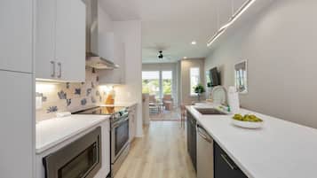 Frigorífic, microones, forn i placa de cuina