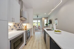 Fridge, microwave, oven, stovetop - Dolly & Denim - 4BD/4.5BTH - Spacious Rooftop! (Nashville)