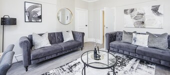 2 bed modern apartment by luxiety stays