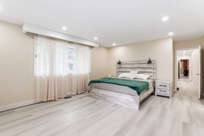 3 habitaciones, tabla de planchar con plancha, wifi y ropa de cama